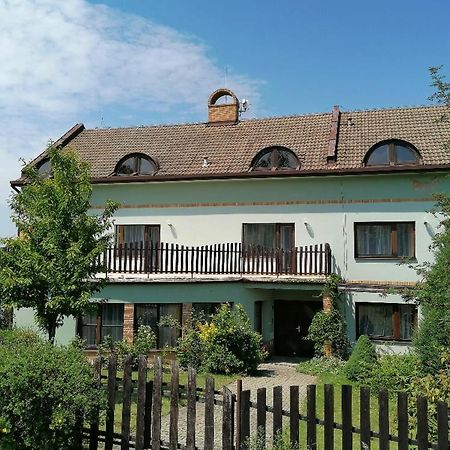 Otevrena Naruc Pension Letovice ภายนอก รูปภาพ