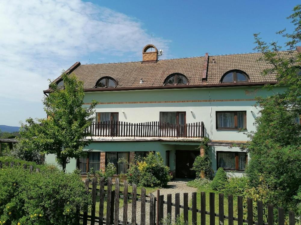 Otevrena Naruc Pension Letovice ภายนอก รูปภาพ